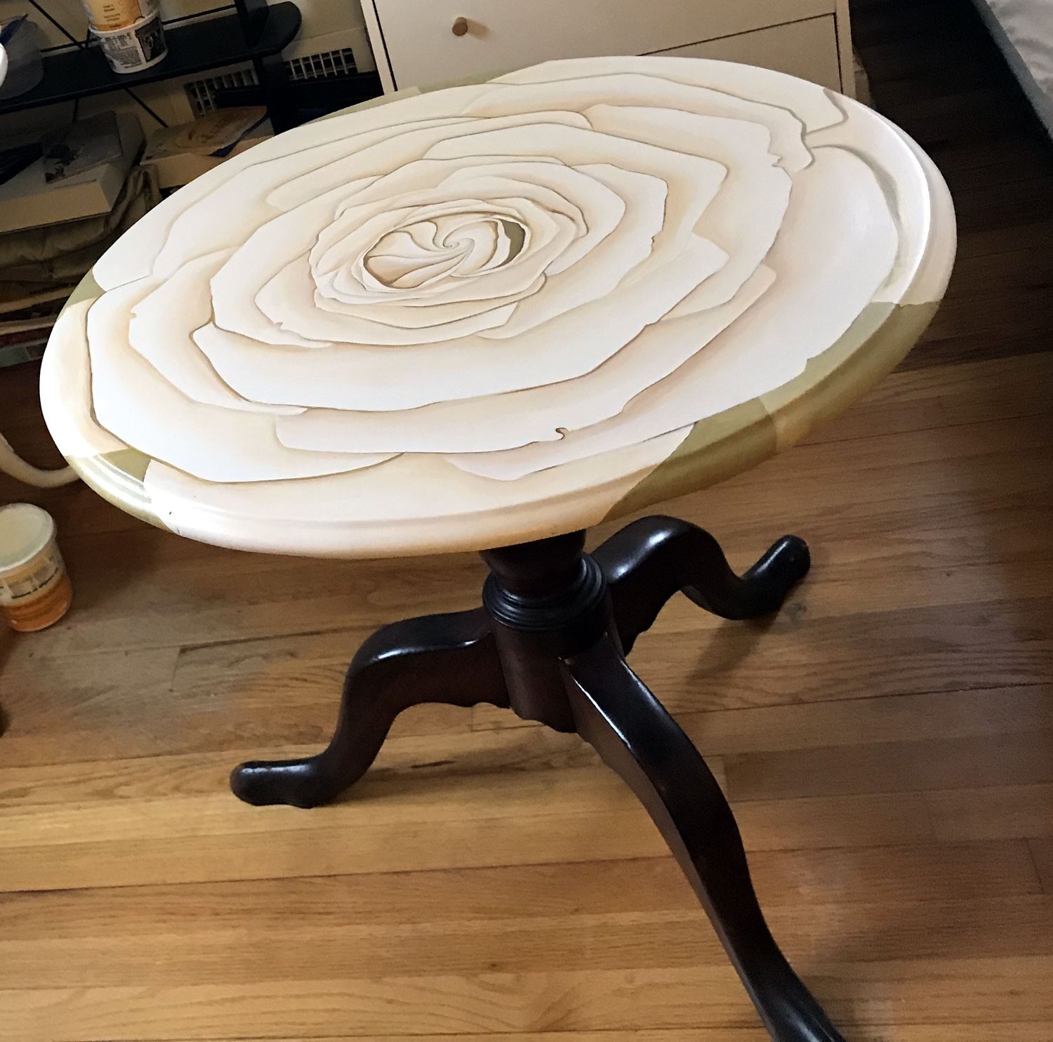 ROUND TABLE - ROSE